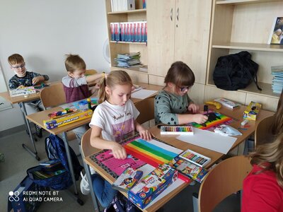 %%C5%%9AWIAT FIGUR I LINII 2